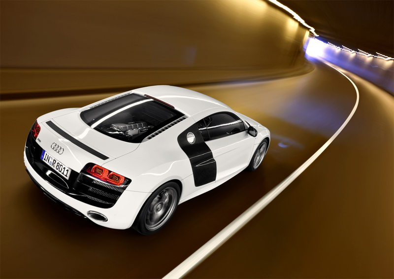Illustration for article titled 2010 Audi R8 5.2 V10 Proves Ten Sounds Better Than Eight